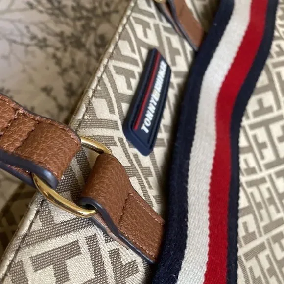 TOMMY HILFIGER  brown logo monogram tote. - Picture 4 of 12